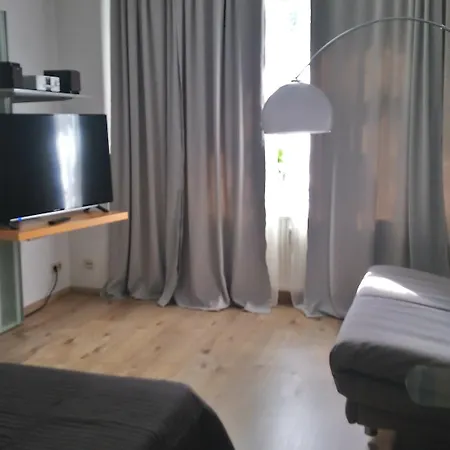 Gemuetliche Im Erdgeschoss- Jenaer Strasse *