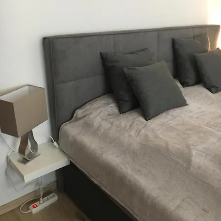 Gemuetliche Im Erdgeschoss- Jenaer Strasse *