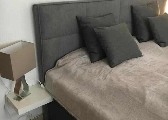 Gemuetliche Im Erdgeschoss- Jenaer Strasse *